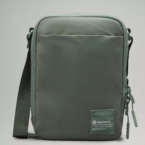 Lululemon Easy access crossbody bag 1.5L